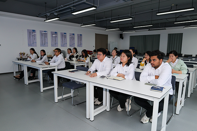 Jinhu Color Aluminum Sales Team Holds Q2 Review Meeting