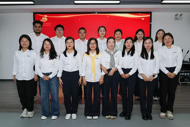 Jinhu Color Aluminum Sales Team Holds Q2 Review Meeting